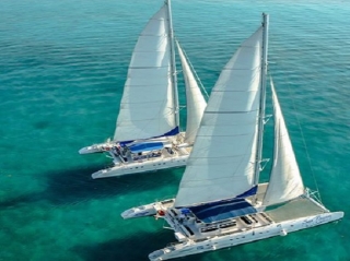 catamaranes de cancun sailing